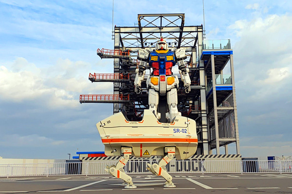 搭乗型ロボット「アーカックス」が走行デモを初披露、４足歩行ライド「SR-02」に「ねこずきん」搭乗！動くガンダムGFY横浜に大集結の日
