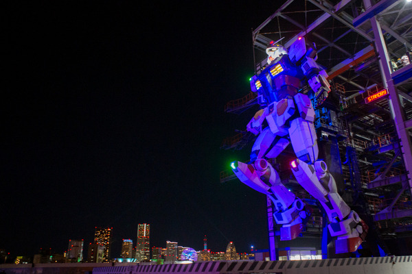 搭乗型ロボット「アーカックス」が走行デモを初披露、４足歩行ライド「SR-02」に「ねこずきん」搭乗！動くガンダムGFY横浜に大集結の日