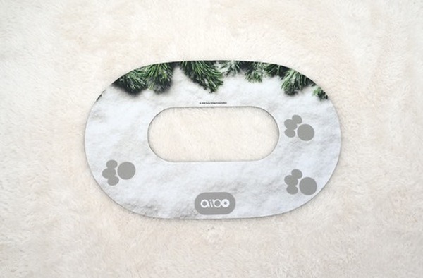 aibo用「チャージステーション」デコカバーに新作『雪の足跡snow柄』登場　ロボユニサイトで発売開始