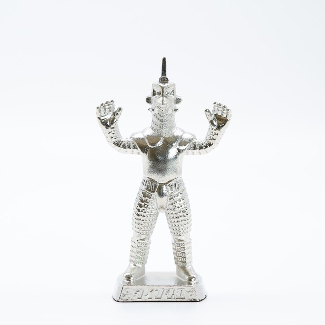 ウルトラセブンとロボット怪獣キングジョー/ウィンダムがモチーフのメタル(金属製)ペーパーウェイトを受注販売　キャラクターベースおきた
