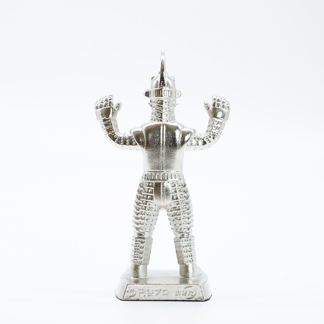 ウルトラセブンとロボット怪獣キングジョー/ウィンダムがモチーフのメタル(金属製)ペーパーウェイトを受注販売　キャラクターベースおきた