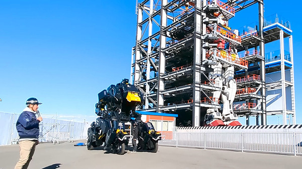 身長4.5m搭乗型ロボット「アーカックス」 ガンダムファクトリー横浜での公式動画を公開　搬入・デモ・夜間走行なども