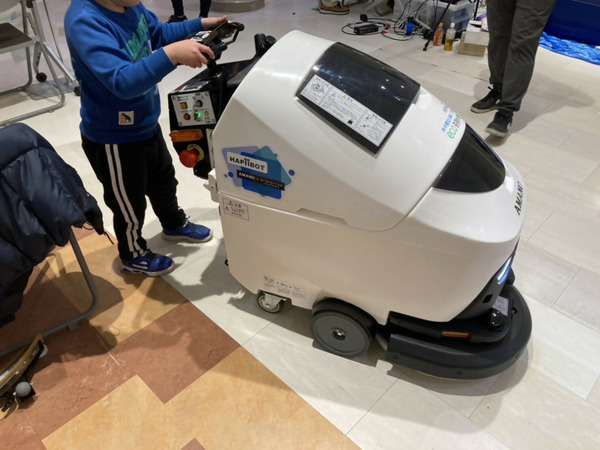 「ロボットのまち相模原」を目指して子ども達が体験　産学官連携イベント「ロボット大集合！ in アリオ橋本2023」レポート