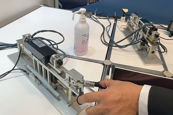 【日本初】ドコモと慶應大学が力触覚をロボットに活用したデモを公開　5GとMECで力加減を適切に操作できる無線自律制御に成功