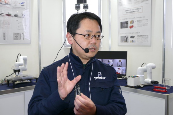 次世代のロボットに必要なものは「感覚を持つ指」か、「アタマ」か