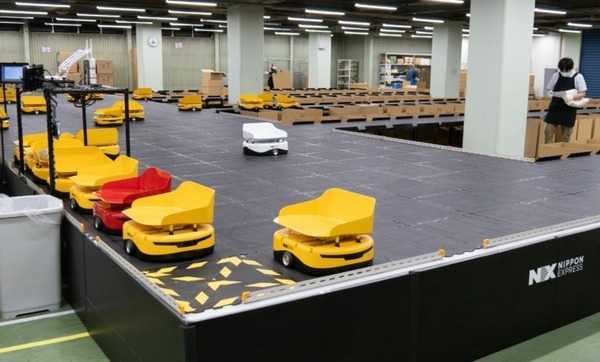 日本通運が都市型倉庫に「t-Sort」を導入　商品を搬送して自動仕分けする小型の無人搬送車(AGV)　プラスオートメーション