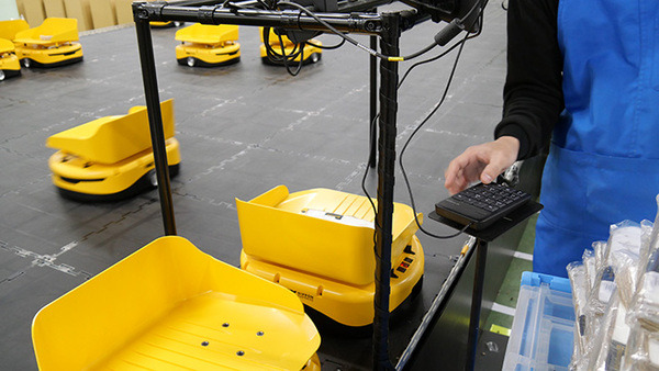 日本通運が都市型倉庫に「t-Sort」を導入　商品を搬送して自動仕分けする小型の無人搬送車(AGV)　プラスオートメーション