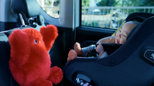 日産と赤ちゃん本舗　子守り支援ロボット『イルヨ』コンセプトモデルを発表 「チャイルドシートの壁」を解決へ