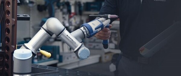 ユニバーサルロボットを活用してシステムの内製化を実現！協働ロボット導入で自動車部品の組立ライン省人化に成功　三恵工業