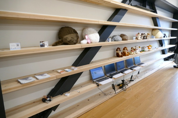 「ココロを動かす表現」としてのロボティクス　ユカイ工学＋武蔵野美大「Creative Robotics展」