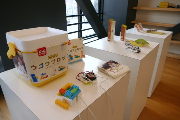 「ココロを動かす表現」としてのロボティクス　ユカイ工学＋武蔵野美大「Creative Robotics展」