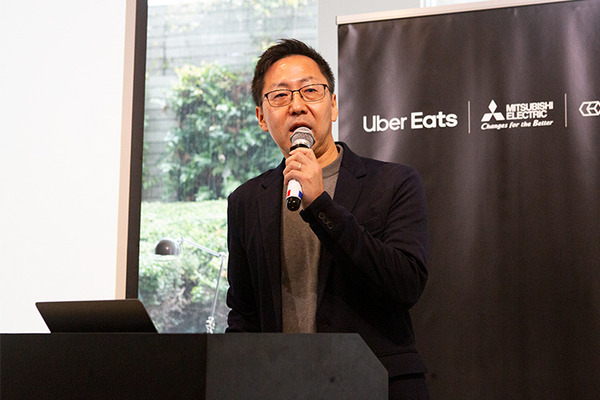 【速報】Uber Eatsが自動運転デリバリーロボットを導入！東京都内で料理の配達を6日から開始、実演走行を公開
