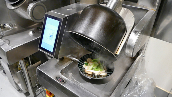 香港 ヘスティアロボティクスの自動調理ロボット、「SMART中華 赤坂前」の厨房で活躍中