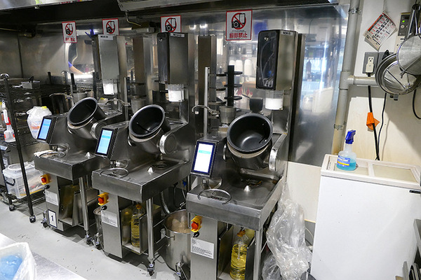 香港 ヘスティアロボティクスの自動調理ロボット、「SMART中華 赤坂前」の厨房で活躍中
