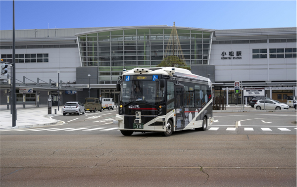 小松空港と北陸新幹線小松駅を結ぶ自動運転EVバスの通年運行を明日から開始　BOLDLYやティアフォーなど5者が連携