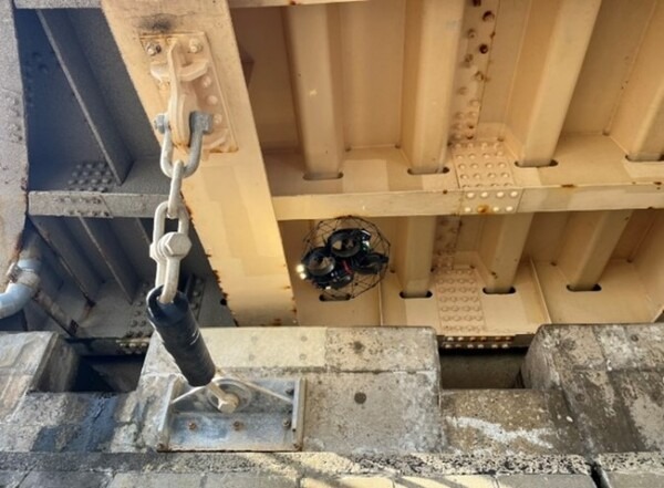 能登半島地震復興に向けて「球体ドローン」による橋梁点検を輪島市内で実施　点検員の安全確保と橋梁の危険性を迅速点検　ブルーイノベーション
