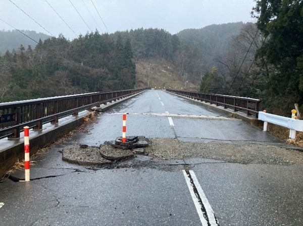 能登半島地震復興に向けて「球体ドローン」による橋梁点検を輪島市内で実施　点検員の安全確保と橋梁の危険性を迅速点検　ブルーイノベーション