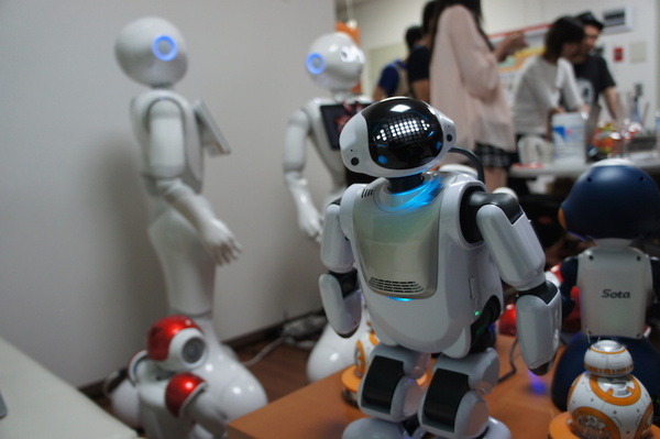 ロボット同士で盛り上がる？ロボットパーティーが開催されました！
