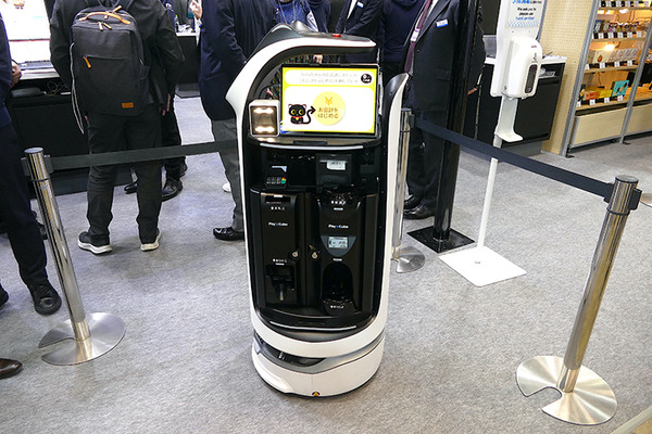 現金決済端末搭載の猫ロボや店内搬送ロボ、防水対応の移乗介護ロボやChatGPT搭載Pepper　最新小売＆介護ロボ事情