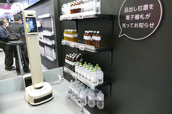 現金決済端末搭載の猫ロボや店内搬送ロボ、防水対応の移乗介護ロボやChatGPT搭載Pepper　最新小売＆介護ロボ事情