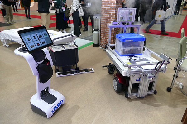 現金決済端末搭載の猫ロボや店内搬送ロボ、防水対応の移乗介護ロボやChatGPT搭載Pepper　最新小売＆介護ロボ事情