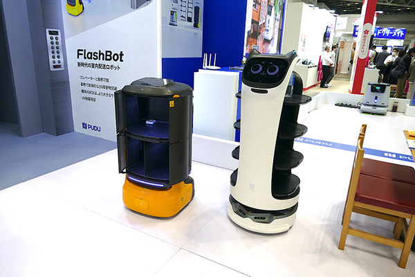 現金決済端末搭載の猫ロボや店内搬送ロボ、防水対応の移乗介護ロボやChatGPT搭載Pepper　最新小売＆介護ロボ事情
