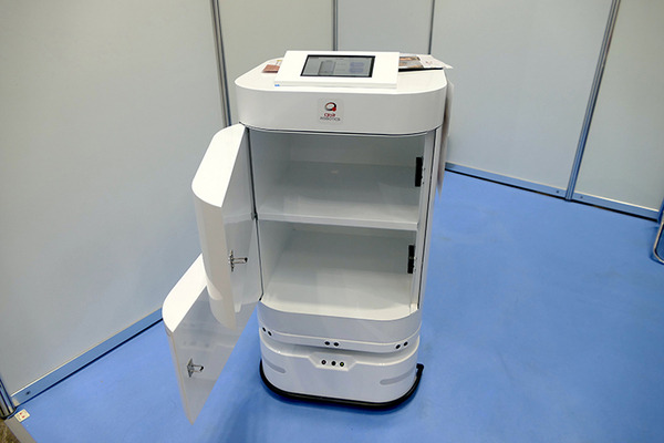 現金決済端末搭載の猫ロボや店内搬送ロボ、防水対応の移乗介護ロボやChatGPT搭載Pepper　最新小売＆介護ロボ事情