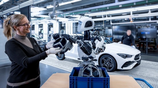 メルセデスベンツが工場内でヒューマノイドロボット「Apollo」を試験導入　ヒト型ロボットのメリットとは