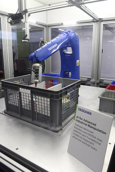 NVIDIA ヒューマノイド・マニピュレータ・自動搬送ロボット向けに「Isaacのメジャーアップデート」を発表 安川電機が「GTC 2024」でデモ展示
