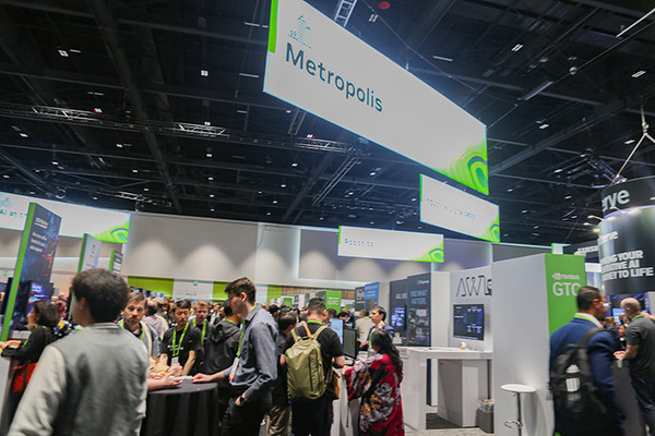 「GTC 2024」展示ホールはヒューマノイドなど次世代の情報を求めて超満員　現地の様子を写真と動画で体験