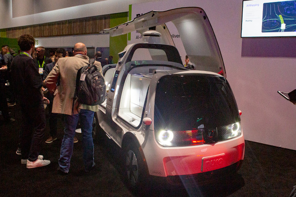 「GTC 2024」展示ホールはヒューマノイドなど次世代の情報を求めて超満員　現地の様子を写真と動画で体験