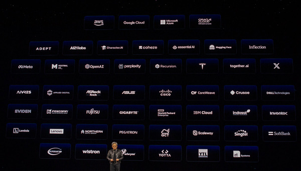 NVIDIA 大規模言語モデルと生成AIにも特化した「Blackwell プラットフォーム」とは　性能向上は最大30倍、コスト/エネルギー消費は最大1/25に