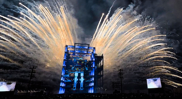 横浜の動くガンダム、アムロのセリフでお別れを告げる　最後の起動実験を花火とドローンショーで飾った「GFYグランドフィナーレ」