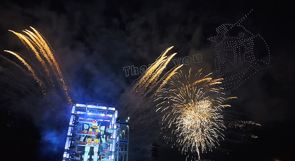 横浜の動くガンダム、アムロのセリフでお別れを告げる　最後の起動実験を花火とドローンショーで飾った「GFYグランドフィナーレ」