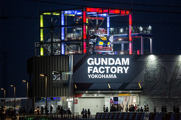 横浜の動くガンダム、アムロのセリフでお別れを告げる　最後の起動実験を花火とドローンショーで飾った「GFYグランドフィナーレ」