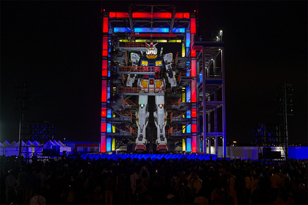 横浜の動くガンダム、アムロのセリフでお別れを告げる　最後の起動実験を花火とドローンショーで飾った「GFYグランドフィナーレ」