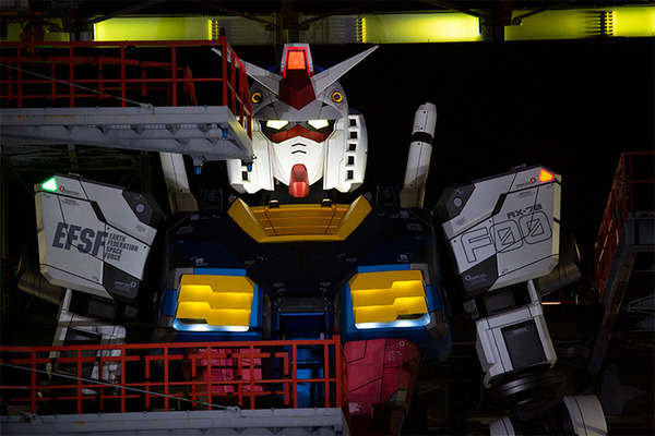横浜の動くガンダム、アムロのセリフでお別れを告げる　最後の起動実験を花火とドローンショーで飾った「GFYグランドフィナーレ」
