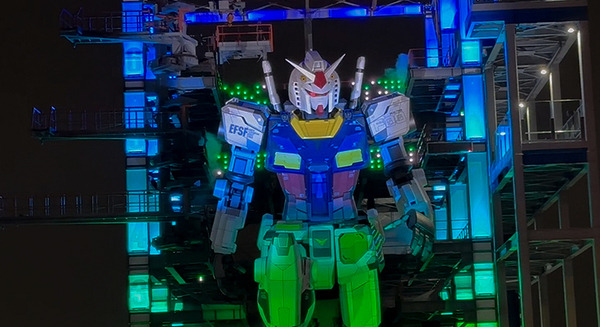横浜の動くガンダム、アムロのセリフでお別れを告げる　最後の起動実験を花火とドローンショーで飾った「GFYグランドフィナーレ」