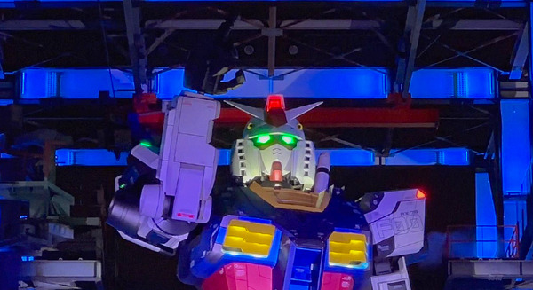 横浜の動くガンダム、アムロのセリフでお別れを告げる　最後の起動実験を花火とドローンショーで飾った「GFYグランドフィナーレ」