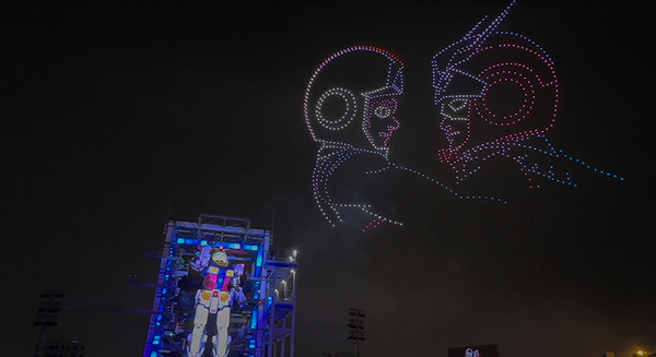 横浜の動くガンダム、アムロのセリフでお別れを告げる　最後の起動実験を花火とドローンショーで飾った「GFYグランドフィナーレ」