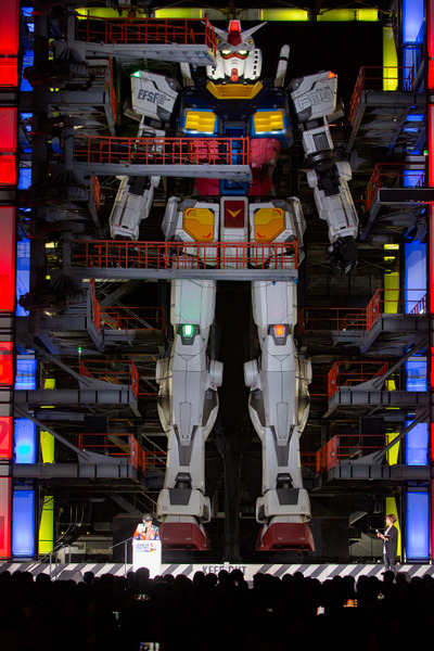 横浜の動くガンダム、アムロのセリフでお別れを告げる　最後の起動実験を花火とドローンショーで飾った「GFYグランドフィナーレ」