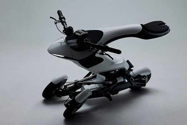運転席と駆動ベースユニットが分離・合体！次世代3輪モビリティ「Raptor」発表　千葉工大fuRoとRDSの技術を融合