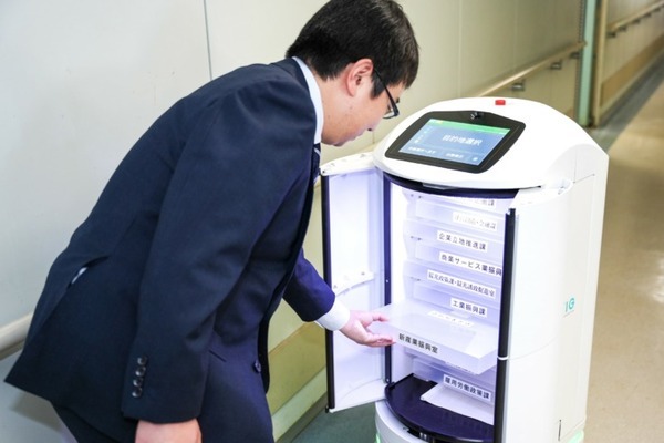 日本オーチス、大分県庁で自動搬送ロボットとのエレベータ連携実証に成功　県庁内で郵便物や小包を自動搬送、顔認証も活用