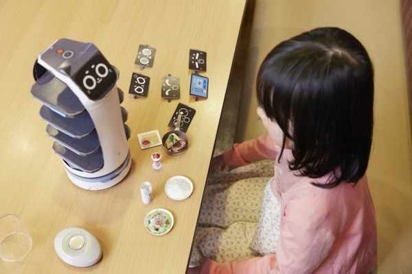 ネコ型配膳ロボット「BellaBot」の公式ファンブックが4/15発売　高さ30cmのペーパークラフト付き　宝島社から