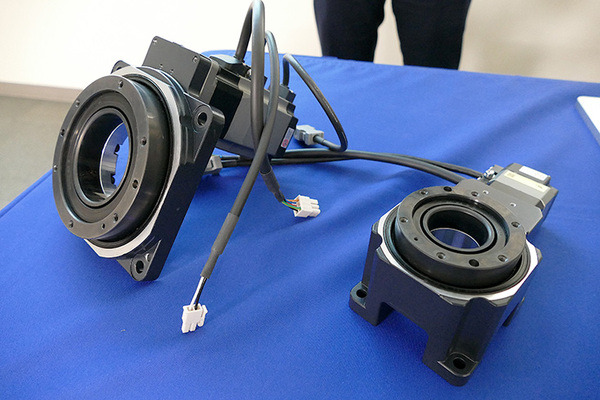 オリエンタルモーターが協働ロボット市場に本格進出　中空ロータリーアクチュエータが「UR+」に認証、外部旋回軸をロボットから直接制御可能