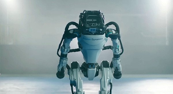 最高峰のヒューマノイド「HDアトラス」に別れを告げる動画を公開　ボストン・ダイナミクス