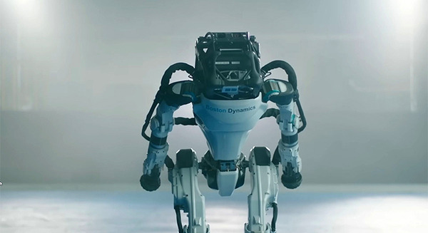 最高峰のヒューマノイド「HDアトラス」に別れを告げる動画を公開　ボストン・ダイナミクス
