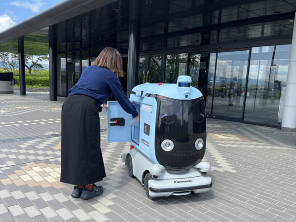 パナソニックHD 自動搬送ロボット「ハコボ」佐賀県ロボット走行事業に参画　物流の人手不足や買い物弱者など社会課題解決に向けて