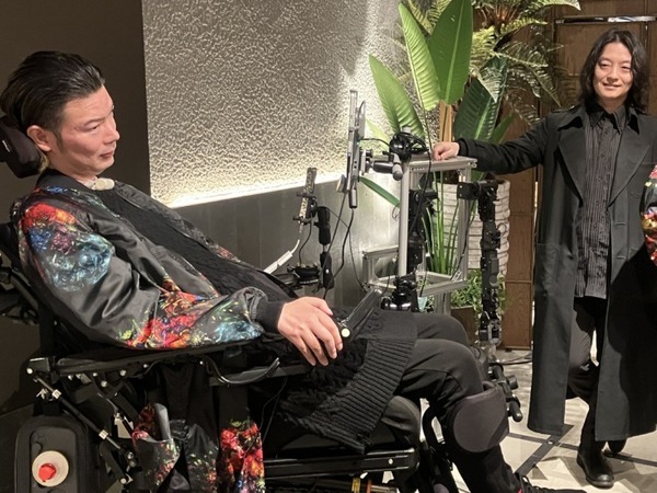TSIホールディングスと吉藤オリィ氏の共同プロジェクトがスタート　TSIは服型アームロボット「MOVE WEAR」に服を提供