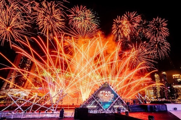 未来型花火エンターテインメントと1000機のドローンショー「STAR ISLAND FUKUOKA 2024」5/11～12にドローンと花火が共演